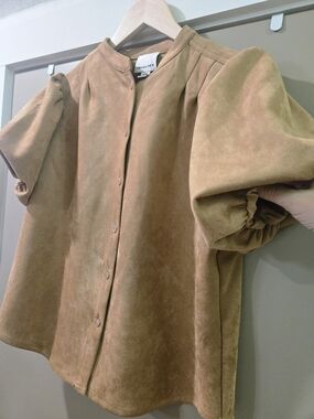 Industry Republic Camel Faux Suede Puff Sleeve Snap Front Blouse M